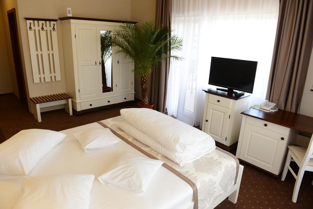 Hotel Europa Nagybánya Szoba fotó